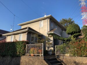 チョーキング、屋根のコケが目立っている状態